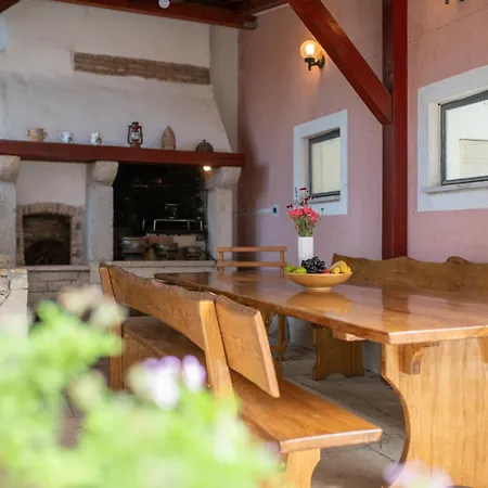 Large Family Sabrina On Two Floors Daire