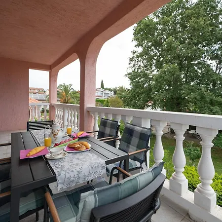 Daire Large Family Sabrina On Two Floors