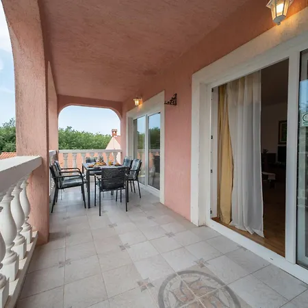 Daire Large Family Sabrina On Two Floors *