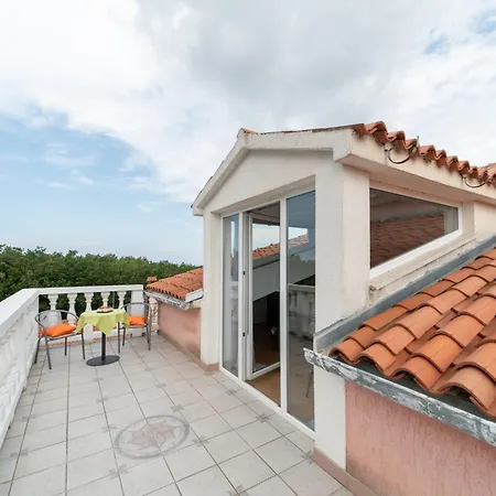 Large Family Sabrina On Two Floors Daire